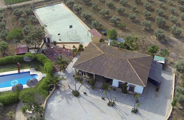 Villa Rey, Ardales WITH POOL AND TENNIS, 7 kms Caminito del Rey