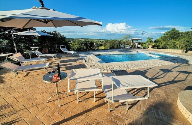 Villa Rinalda Grande: A bright and cheerful four-story villa located on top of a small hill, with Free WI-FI.