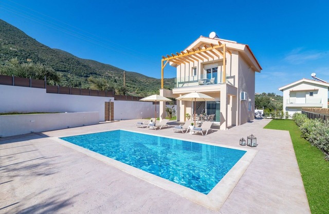 Villa Riza Sky by Villa Plus