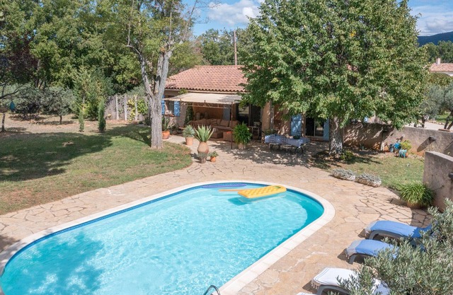 Villa Rosa – Family villa with pool, olive grove and views near Aups