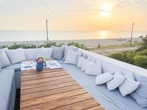 Villa Rosa del mare - Elegante villa fronte mare con Jacuzzi e giardino privato
