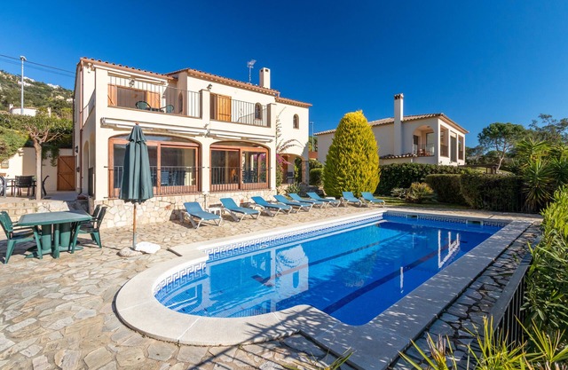 Villa "Rosa" with Mountain View, Pool & Wi-Fi