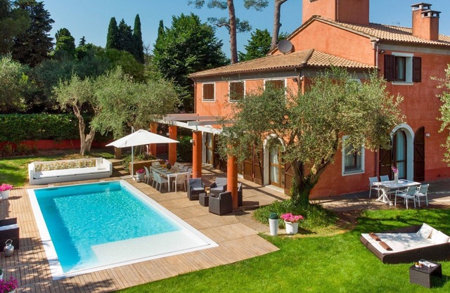 Villa Rossa 12, Emma Villas