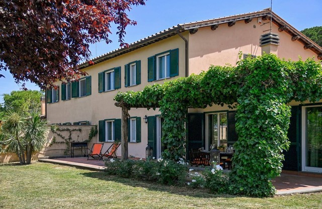 Villa Rovani - Eight Bedroom Villa, Sleeps 16