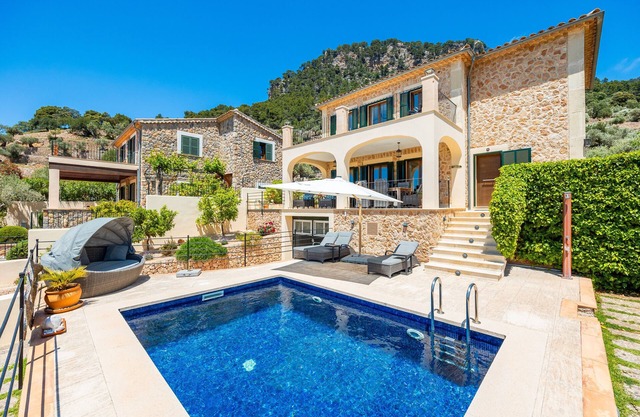Villa 'Sa Papaiona' with Mountain View, Private Pool and Wi-Fi
