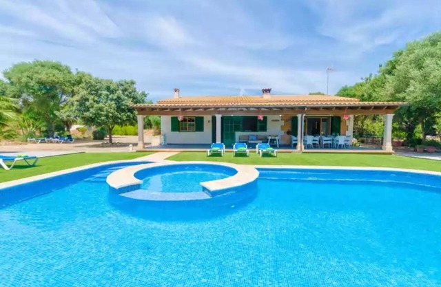 Villa 'Sa Sargantana' with Private Pool, Private Terrace and Wi-Fi