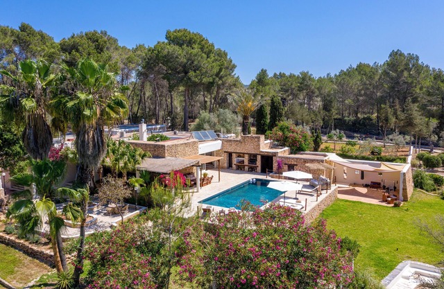 Villa Sa Tanca 6rooms ,in Puig d’en Valls, 6mins to IbizaTown, perfect for 12ppl