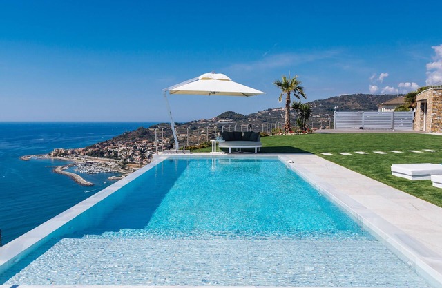 Villa Sabrina Riviera dei Fiori a Picco sul Mare with Pool, Wellness & SPA
