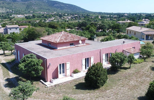 Villa Saint-Remèze, 5 bedrooms, 13 persons