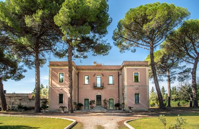 Villa Salvatore - Eight Bedroom Villa, Sleeps 19