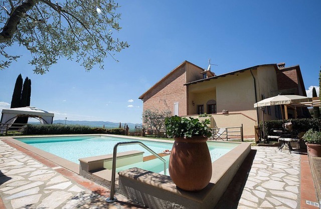 Villa Salonia: A characteristic and welcoming villa surrounded by meadows and by green hills, with Free WI-FI.