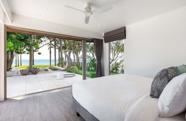 VILLA SAND. A 5-bedroom beachfront villa, perfect for families!