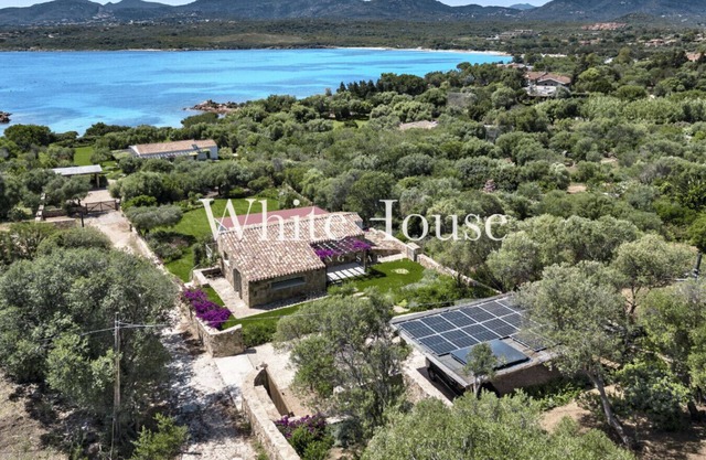 Villa Sandy Toes - with garden by the sea