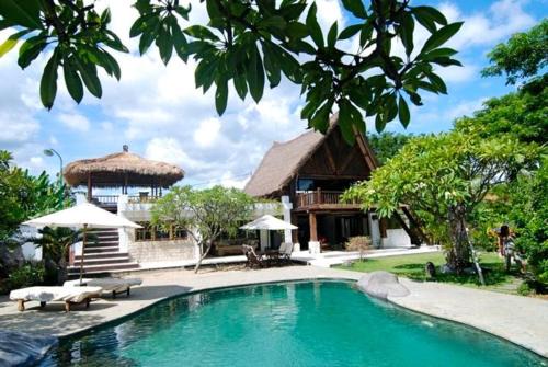 Villa Santai - Fabulous beachfront villa, pool & jacuzzi