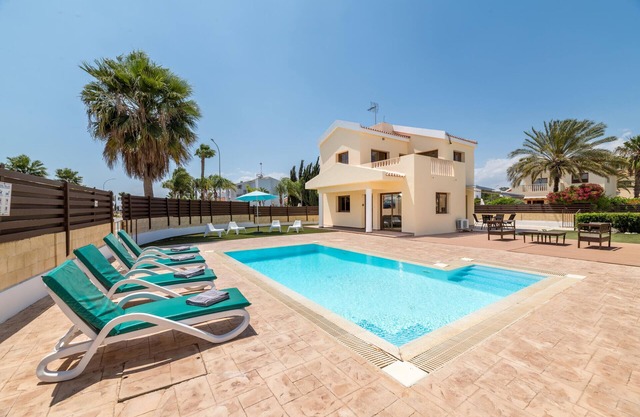 Villa Sarah - Charming Ayia Thekla Getaway