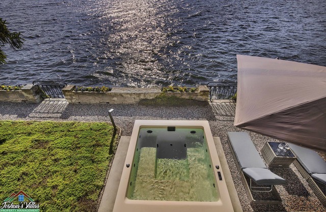 Villa "Scoglio" with Lake View, Private Terrace & Wi-Fi