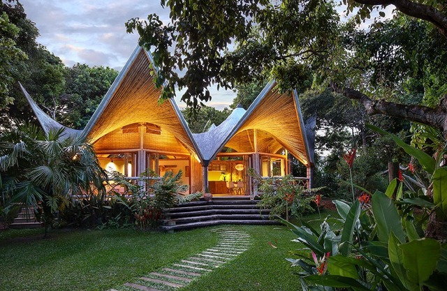 VILLA SE7E - WOOD AND BAMBOO HOUSE- A romantic charming house hidden in nature.