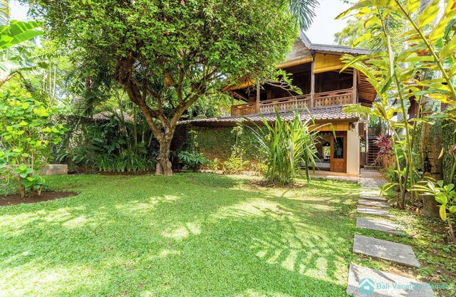 Villa Seahorse, Bali - Lovina Beach Poolvilla, 2BR Joglo!