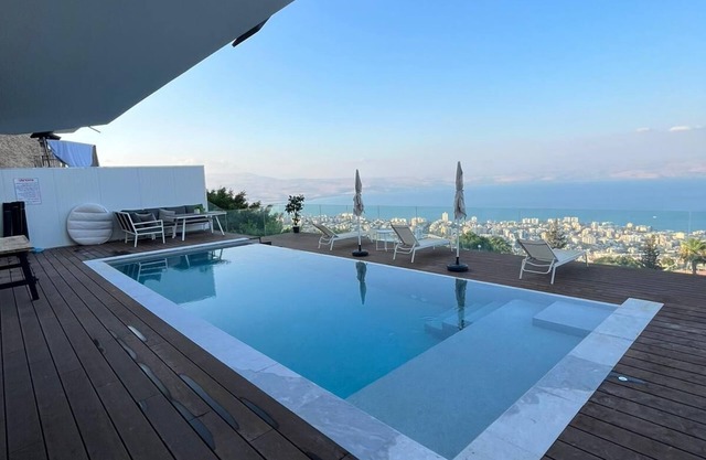 "Villa-SELAVI" 3 unit complex with infinity pool