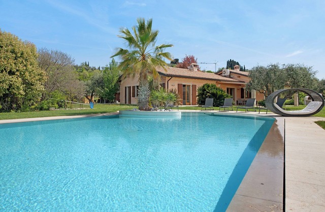 'Villa Sellemond' with Lake View, Pool, Garden & Wi-Fi