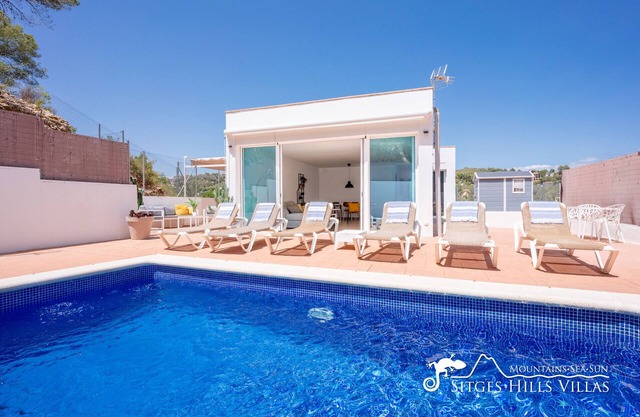 Villa Senia, close to Sitges with private pool
