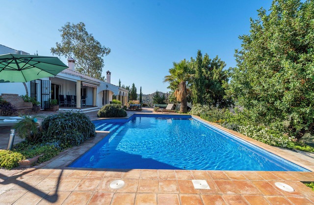 Villa 'Serenidad' with Mountain View, Pool, Wi-Fi and Air Conditioning