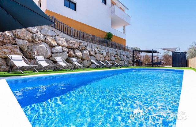 Villa Serranita - Stylish Holiday Home with Views and A/C