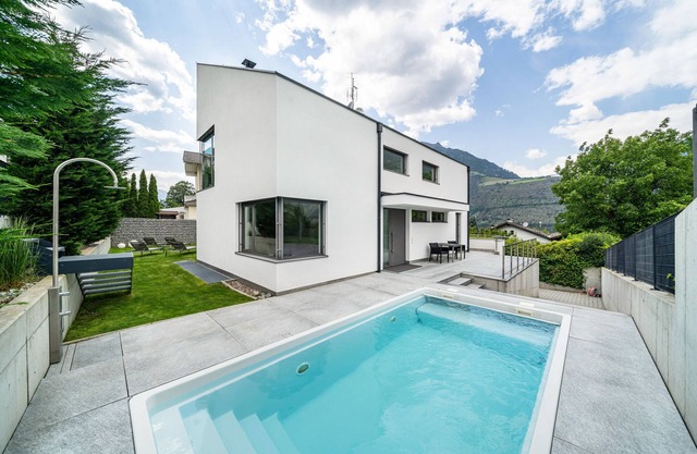 Villa "Shangrila" with Pool, Garden, Terrace & Wi-Fi