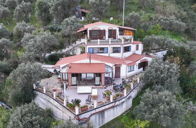 Villa Sicilia sleeps 14