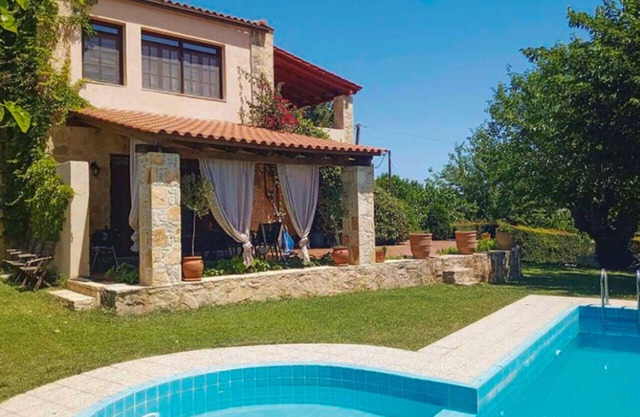 Villa Skine with private pool and lush garden