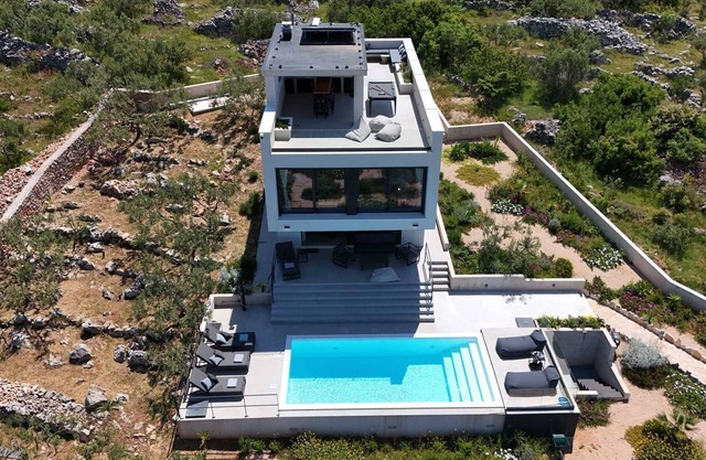 Villa Skysail with Heated Pool