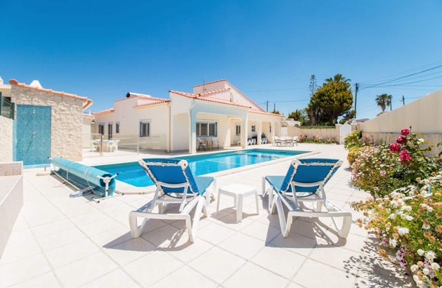 Villa sleeps 8/9 in Vale de Parra, Albufeira area, Algarve Portugal, £1200-£2750
