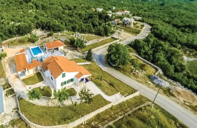 Villa Smajo-Five Bedroom Villa with Pool