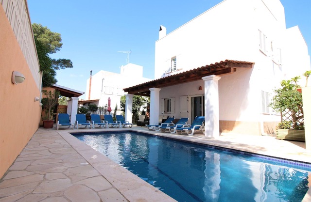 Villa Sofia Ibiza - Great Location | Walk To Beach/Amenities | A/C & Wifi | Pool