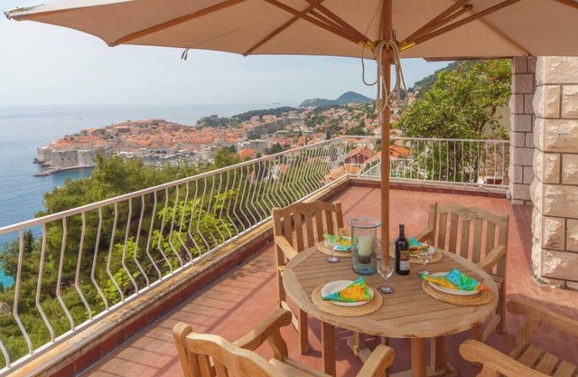 Villa Sofia -Amazing Views and 10-min walk to old town attraction and main beach