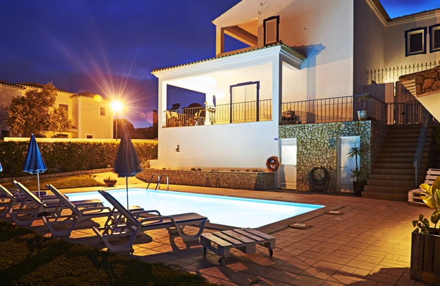 Villa Solarium Swimming Pool (Optional heating)
