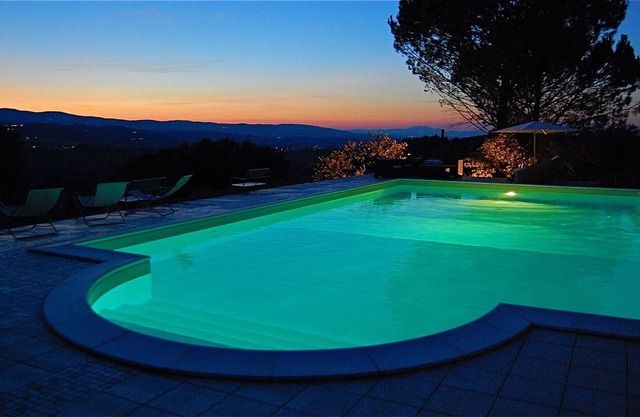 Villa Sole Vino - sensational holiday venue - central location - sleeps 15