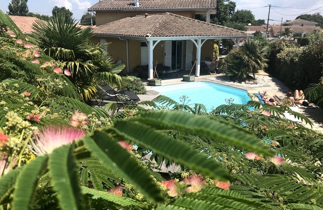 Villa Soleil and its swimming pool on the Arcachon basin