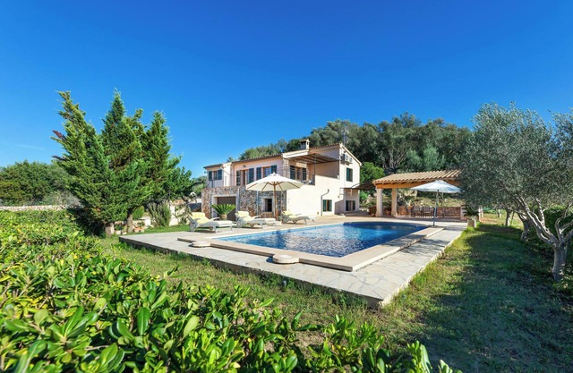 Villa Son Allarga with Pool, Wi-Fi & Terrace