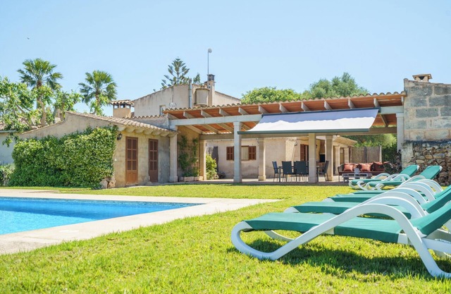 Villa 'Son Parera D’ Abaix' with Mountain View, Private Pool and Wi-Fi