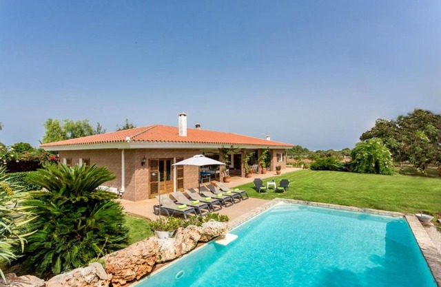 Villa Son Tretze by Villa Plus