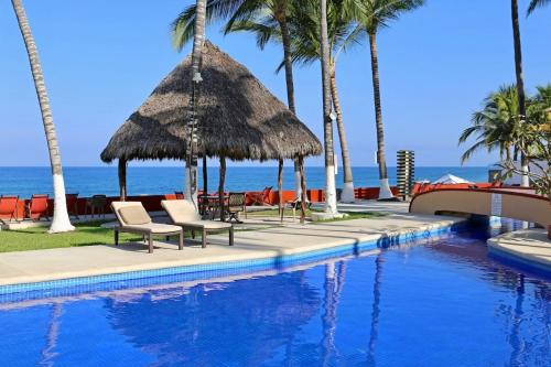 Villa Sophie 3BR3BA Beachfront Terrace Heated Pool New Listing