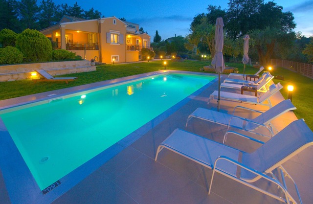 Villa Spyrelia: Tranquil Retreat in Dassia, Corfu with Pool & Jacuzzi