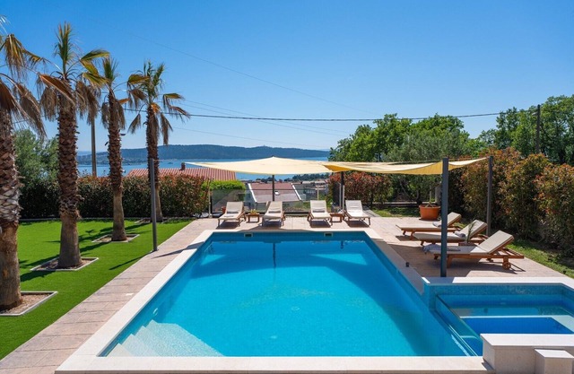 Villa Stanka - 4 Bedrooms, 4 Bathrooms, gym, game room, pool with Whirlpool