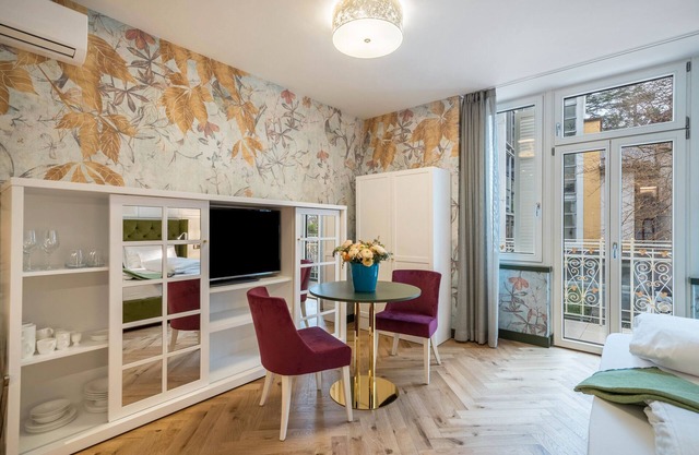 Villa Steiner 1 - Silverstone - One-room flat with south-facing balcony, air conditioning and W-Lan
