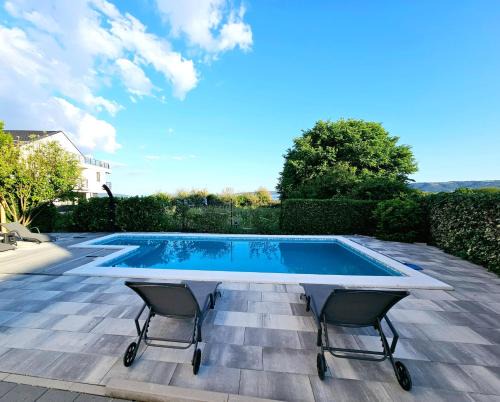 Villa Stella Maris Kastela - Private Pool & Steps to Beach