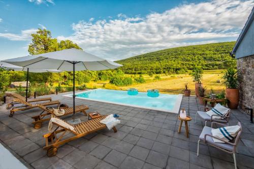 Villa 'Stone Garden' - Countryside with Heated Pool & Hot Tub