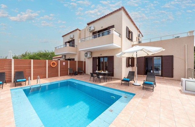 Villa Stratianna - Villa close to the seaside with private pool in Crete