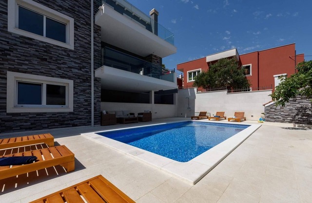 Villa Summer Breeze with Pool