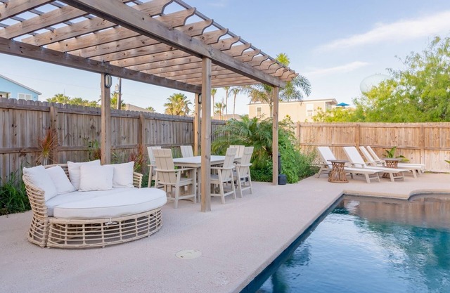 Villa Sunset Pool Dock Boat Slips Luxe